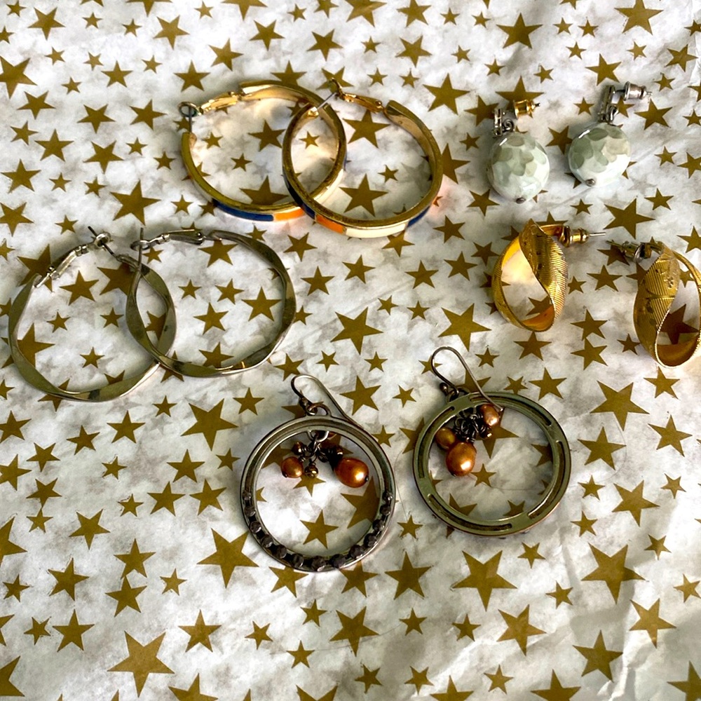 Jewelry bundle 5 pair pierced earrings.